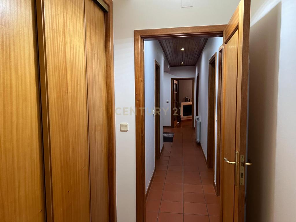 Apartamento T3 na Golegã – Conforto, Espaço e Localização Privilegiada - Image 13